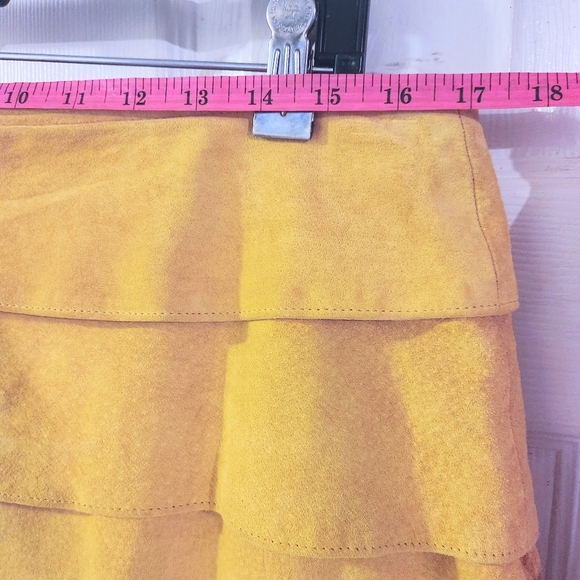 Danier Leather Suede Yellow Skirt Size 16 - Picture 4 of 5